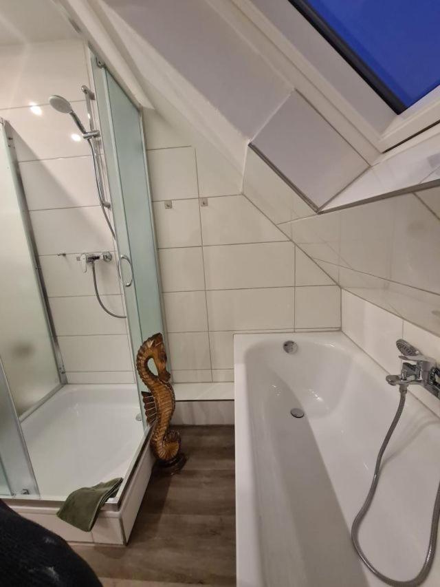 Pilgrims "Rosalie" Grosse Fewo Mit 3 Schlafzimmern, 1Bad, 2 Wc, Balkon, Fast Internet 布里隆 外观 照片